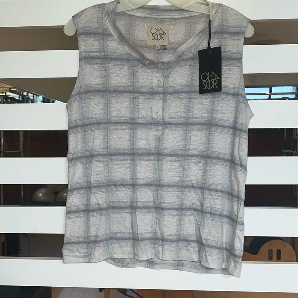 NWT CHASER SLEEVELESS THREE BUTTON TOP